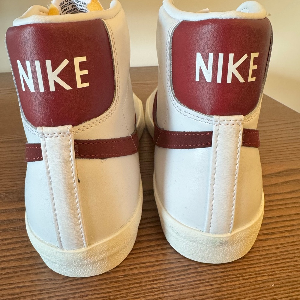 Nike Men's White and Red High-Top Blazers Sneakers 10.5 NWOB - Picture 3 of 6